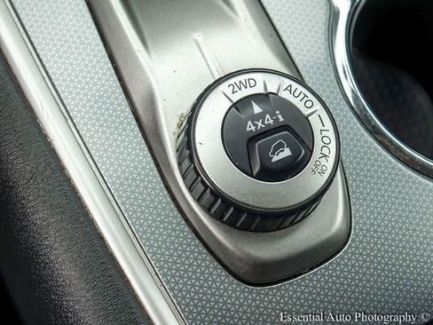 Used 2020 Nissan Pathfinder SL AWD/4WD image 21