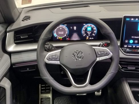 New 2025 Volkswagen Tiguan SE R-Line image 34