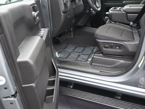 Used 2026 Chevrolet Silverado 1500 Custom RWD image 11