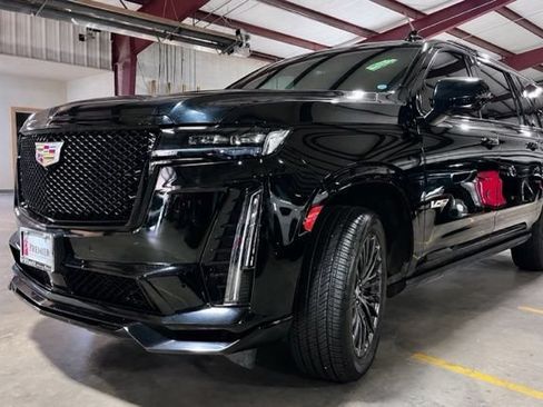 Used 2023 Cadillac Escalade ESV V w/ LPO, Floor Liner Package AWD/4WD image 3