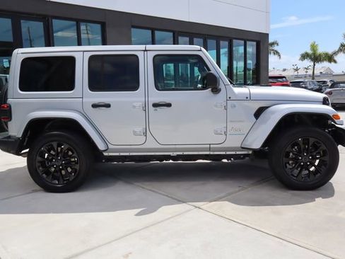 Used 2024 Jeep Wrangler Unlimited Sahara AWD/4WD image 2