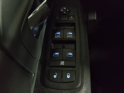 Used 2021 RAM 1500 Classic SLT image 27