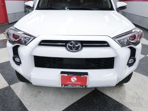 Used 2022 Toyota 4Runner SR5 Premium w/ Moonroof Package RWD image 4