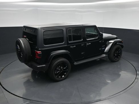 Used 2023 Jeep Wrangler Unlimited Sahara AWD/4WD image 33
