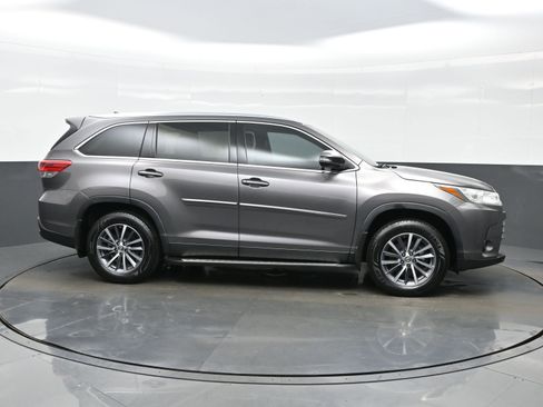 Used 2019 Toyota Highlander XLE AWD/4WD image 7