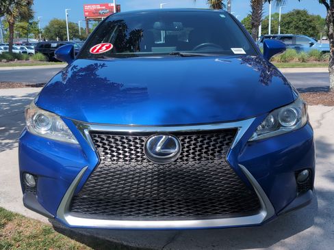 Used 2015 Lexus CT 200h w/ Navigation Package FWD image 3