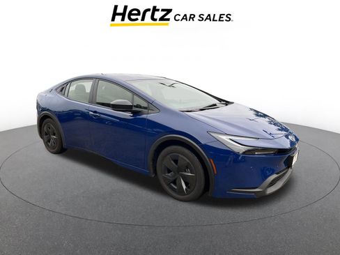 Used 2025 Toyota Prius LE image 1