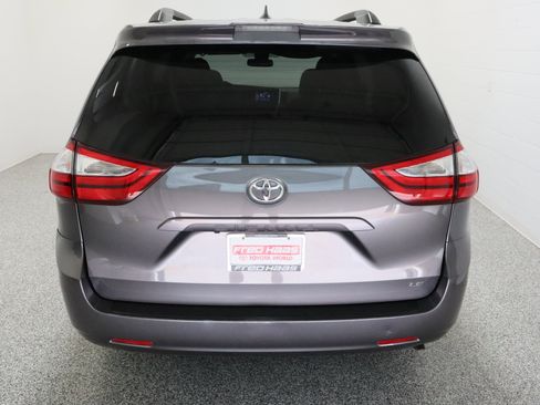 Used 2018 Toyota Sienna LE FWD image 8