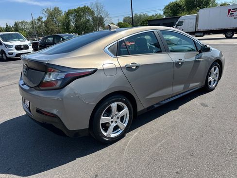 Used 2017 Chevrolet Volt LT FWD image 3