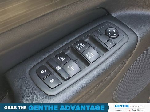 Used 2020 Jeep Grand Cherokee Altitude image 10