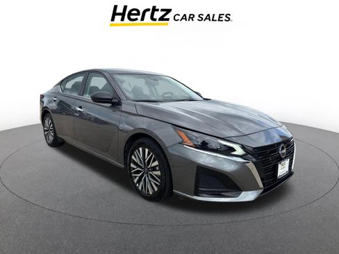 Used 2025 Nissan Altima 2.5 SV FWD image 1