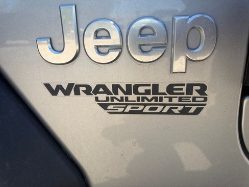 Used 2021 Jeep Wrangler Unlimited Sport AWD/4WD image 23