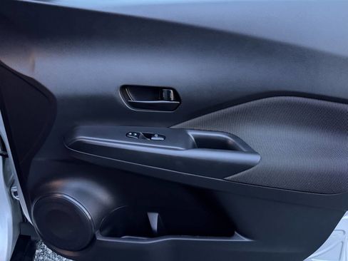 Used 2018 Nissan Kicks S image 39