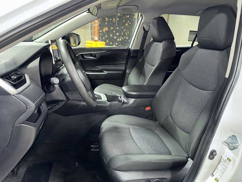 Used 2025 Toyota RAV4 XLE AWD/4WD image 15