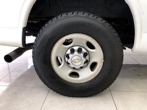 Used 2019 Chevrolet Express 2500 Extended w/ Driver Convenience Package RWD image 19