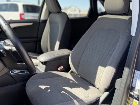 Used 2021 Ford Escape SE w/ SE Sport Appearance Package image 15