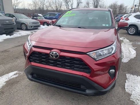 Used 2021 Toyota RAV4 XLE Premium image 2