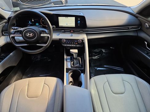 Used 2025 Hyundai Elantra Limited w/ Cargo Package FWD image 14