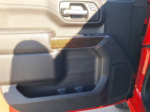 Used 2023 GMC Sierra 2500 SLE w/ SLE Value Package; image 9