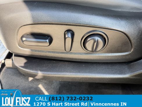 Used 2020 Buick Enclave Essence AWD/4WD image 16
