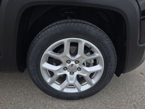 Used 2018 Jeep Renegade Latitude image 32