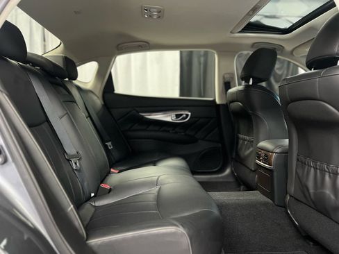 Used 2017 INFINITI Q70 L 3.7 w/ Deluxe Touring Package image 24