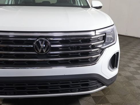 Used 2025 Volkswagen Atlas SE AWD/4WD image 15