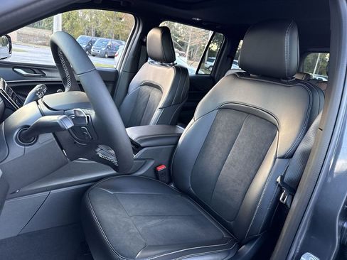 New 2025 Jeep Grand Cherokee Altitude image 11