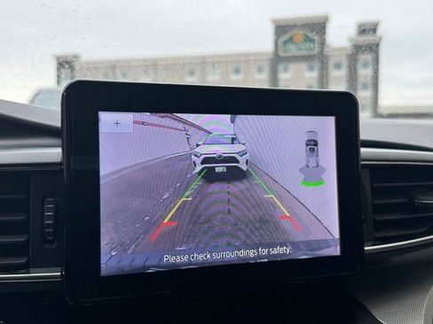 Used 2020 Ford Explorer XLT w/ Equipment Group 202A image 4