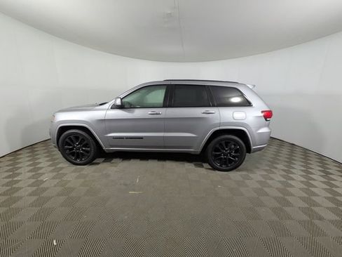 Used 2018 Jeep Grand Cherokee Altitude image 16