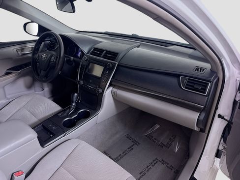 Used 2016 Toyota Camry LE image 30