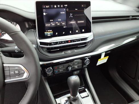 New 2026 Jeep Compass Latitude image 15