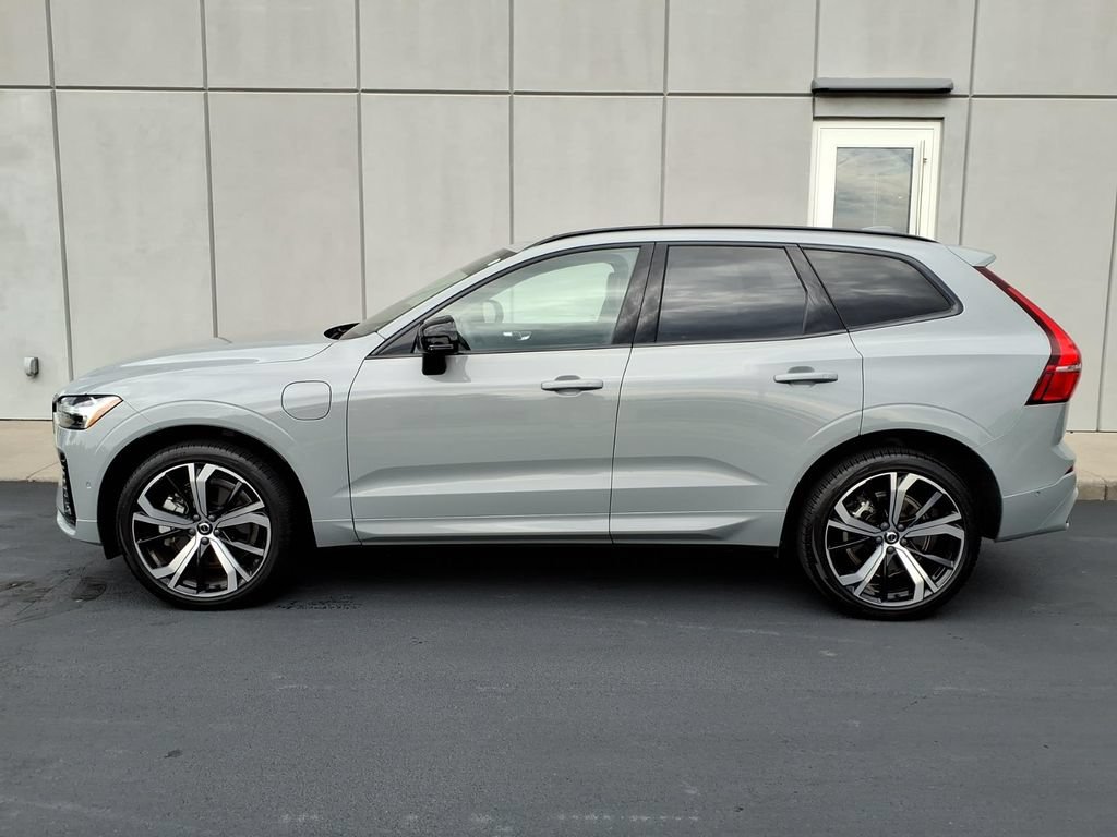 Certified 2025 Volvo XC60 T8 Ultra w/ Protection Package Premier AWD/4WD image 3