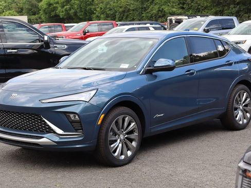 New 2026 Buick Envista Avenir FWD image 2