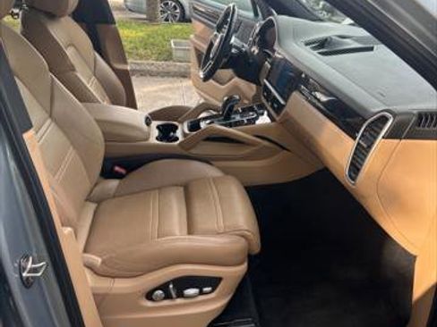 Used 2020 Porsche Cayenne image 16
