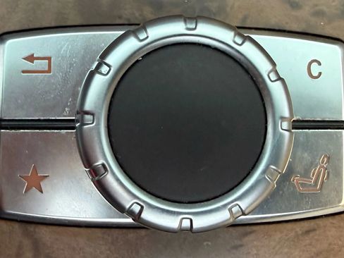 Used 2017 Mercedes-Benz SL 550 image 40