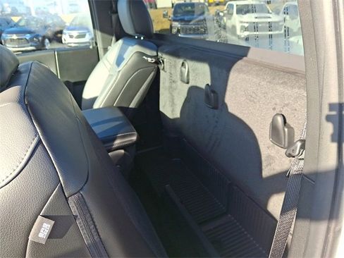 Used 2024 RAM 2500 Tradesman w/ Chrome Appearance Group image 10