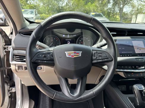 Used 2019 Cadillac XT4 Premium Luxury w/ Technology Package FWD image 15