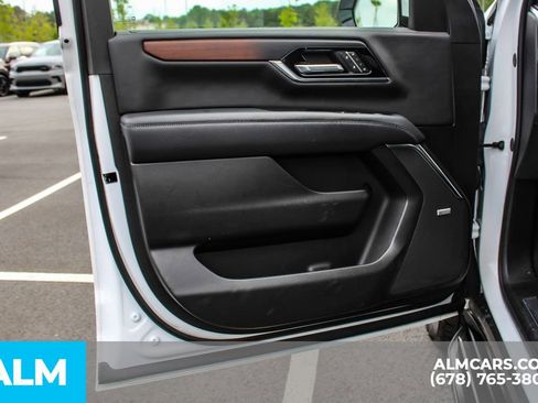 Used 2025 GMC Yukon XL Denali AWD/4WD image 40