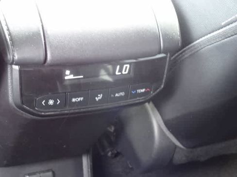 Used 2023 Toyota Highlander XLE FWD image 15