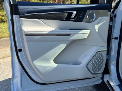 New 2026 Buick Enclave Avenir w/ Super Cruise Package image 17