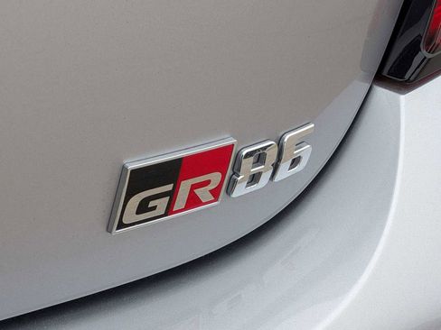 Used 2024 Toyota GR86 Premium image 12