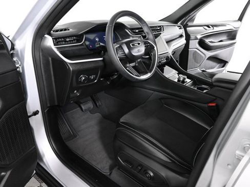 Used 2024 Jeep Grand Cherokee Altitude image 17