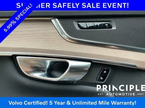 Certified 2025 Volvo XC90 B5 Plus AWD/4WD image 28