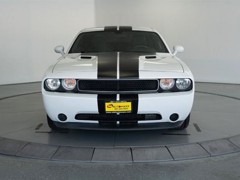 Used 2014 Dodge Challenger SXT RWD image 2