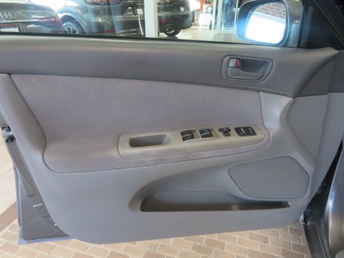Used 2004 Toyota Camry SE image 13