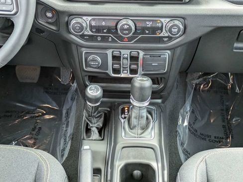 Used 2025 Jeep Wrangler Unlimited Sport AWD/4WD image 19