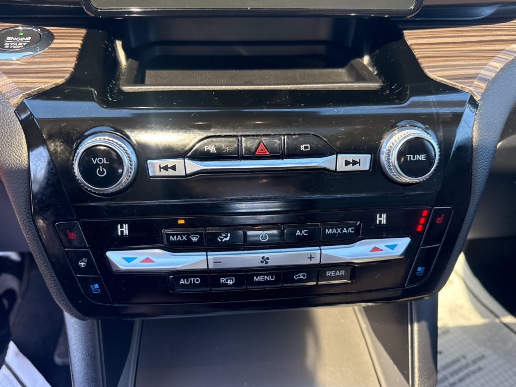 Used 2021 Ford Explorer Limited w/ Equipment Group 301A AWD/4WD image 35