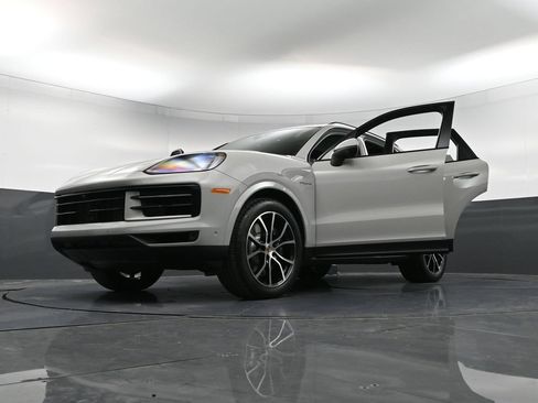 Certified 2026 Porsche Cayenne E-Hybrid AWD/4WD image 40