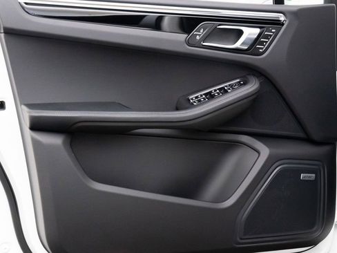 Used 2025 Porsche Macan image 14